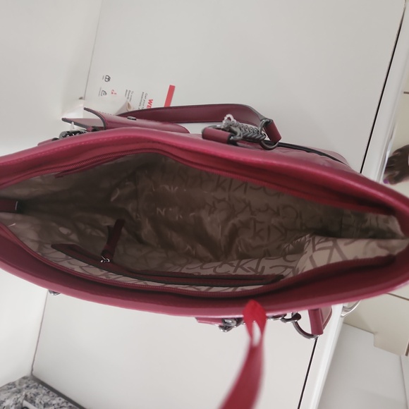 Woman's Purse - Picture 2 of 4